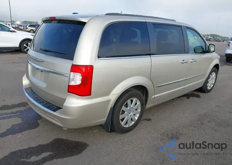 2015 Chrysler Town & Country Touring z USA, uszkodzony, nr VIN 2C4RC1BG3FR595973